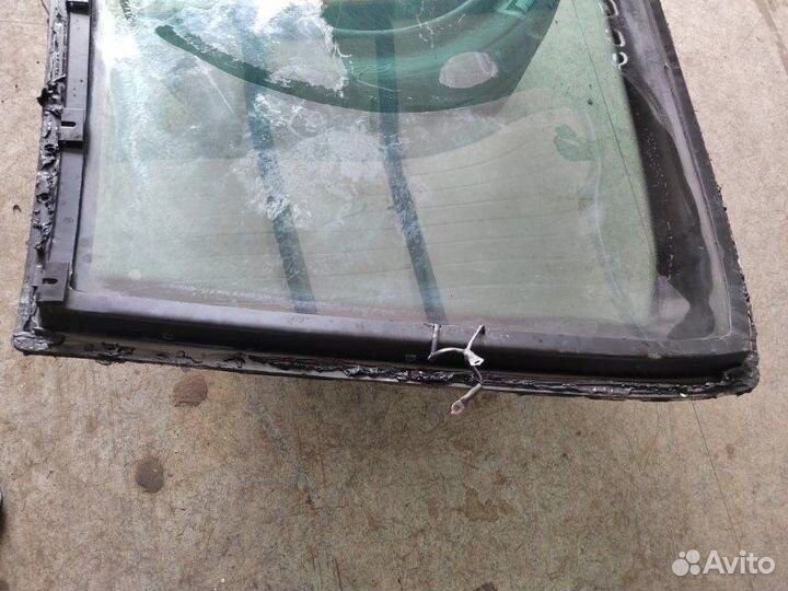 Стекло бронированное заднее заднее Mercedes-Benz