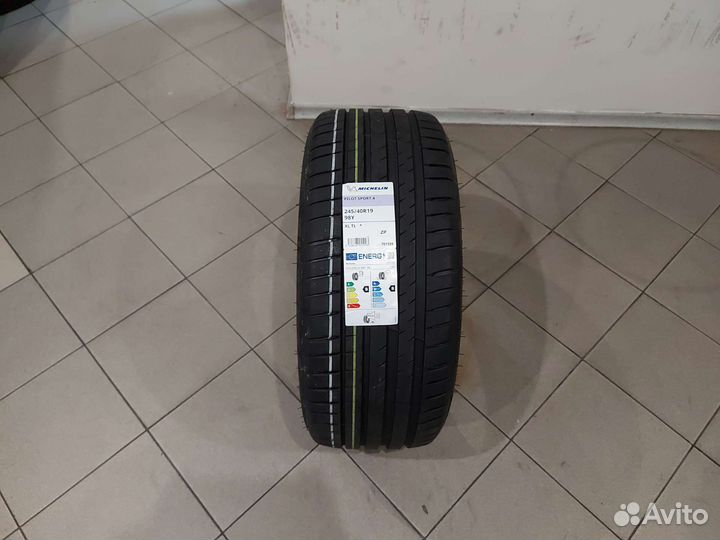 Michelin Pilot Sport 4 245/40 R19 98Y