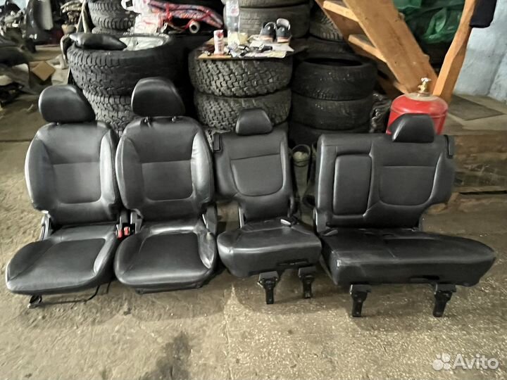 Сиденья кожа Mitsubishi Pajero sport 2