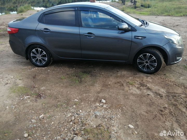 Kia Rio 1.4 МТ, 2011, битый, 207 000 км