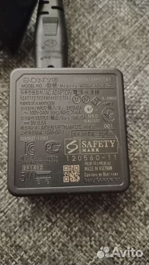Зарядное устроймтво Sony AC-UB10D