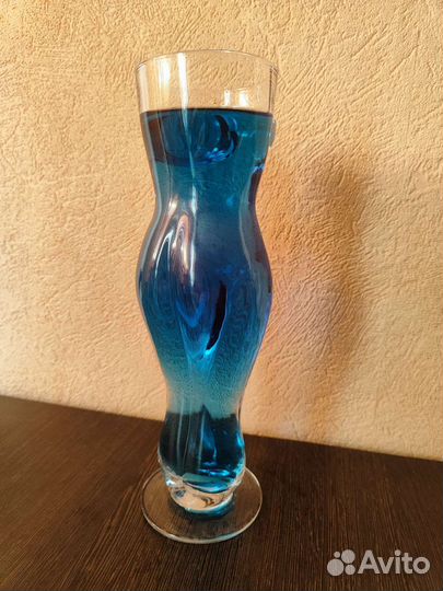 Бокал в форме женского силуэта