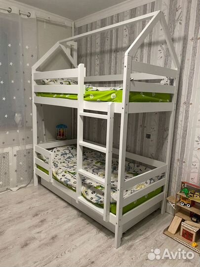 Двухъярусная кровать