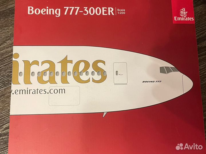 Модель самолета Boeing 777-300ER 1:200