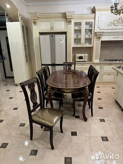 Кухонный стол и стулья новые