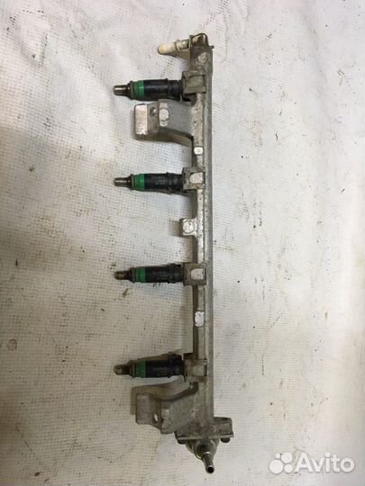 Топливная рейка(рампа) Ford Focus 1