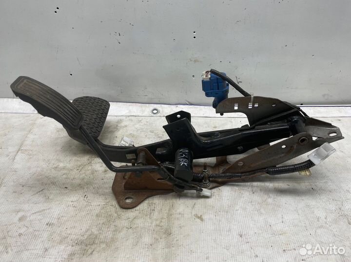 Педальный узел Mazda 3 BK АКПП