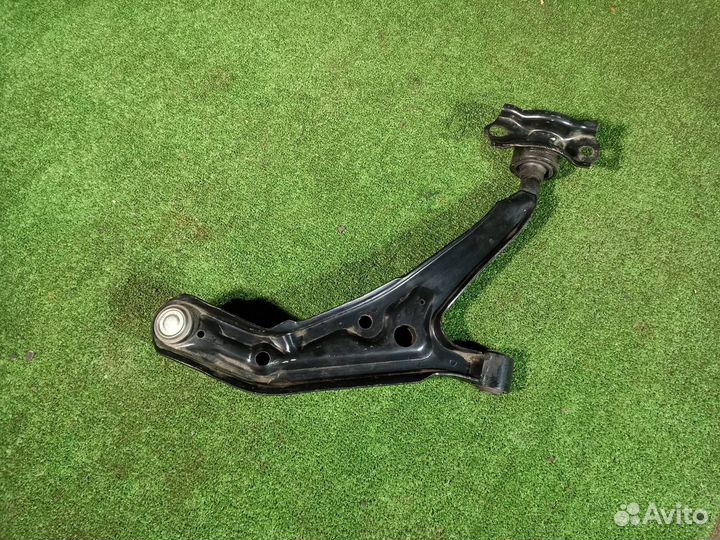 Рычаг передний левый Nissan Primera P11