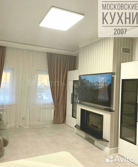 Кухня до потолка новая