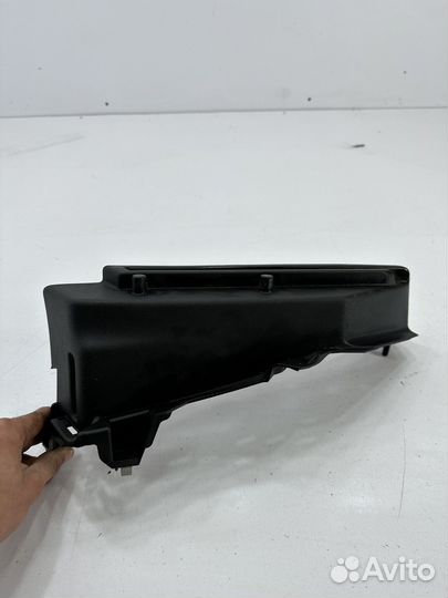 Skoda Octavia A7 кронштейн полки багажника левый