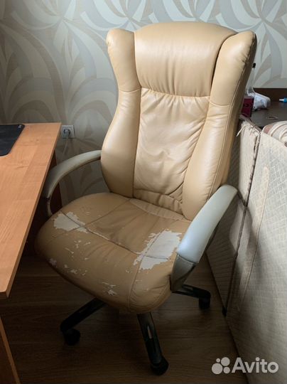 Офисное кожаное кресло руководителя