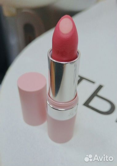 Губная помада с гиалуроновой кислотой