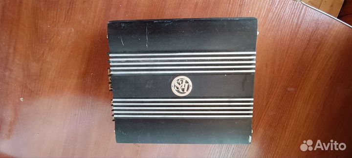 Автомобильный сабвуфер и усилитель