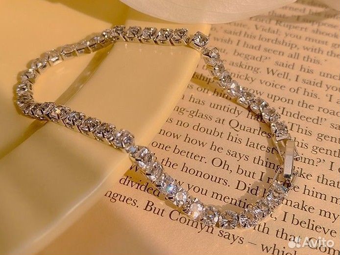 Браслет со стразами