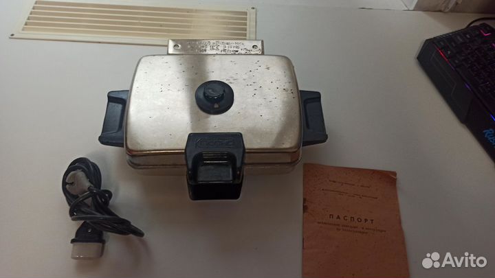 Советская электровафельница