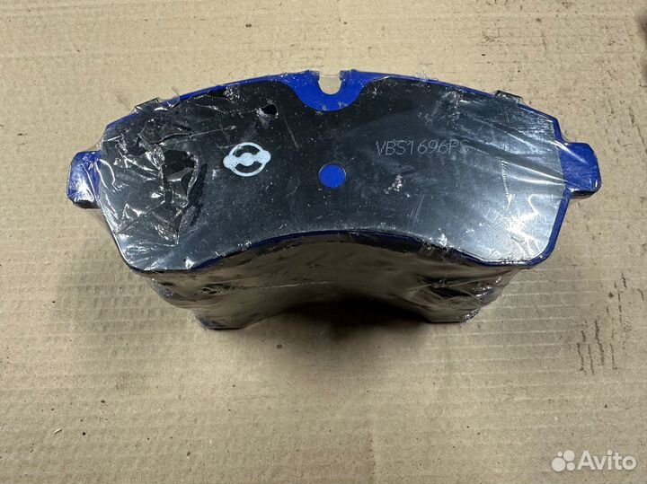 Тормозные колодки передние Sprinter / Crafter