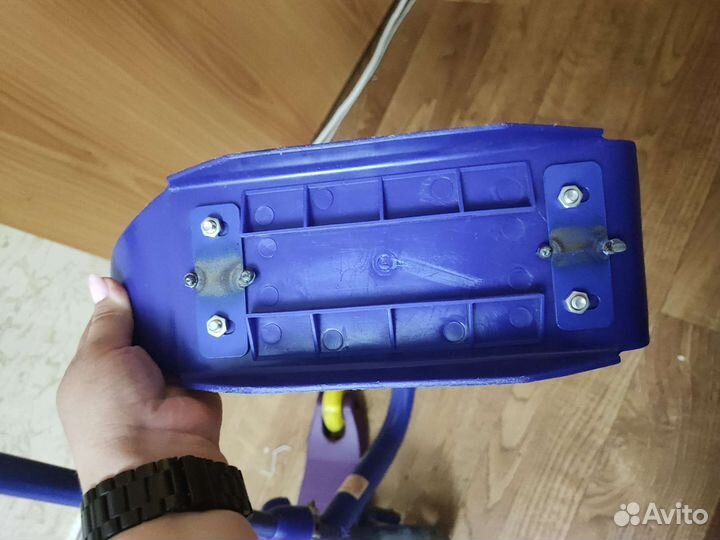 Самокат сломанный