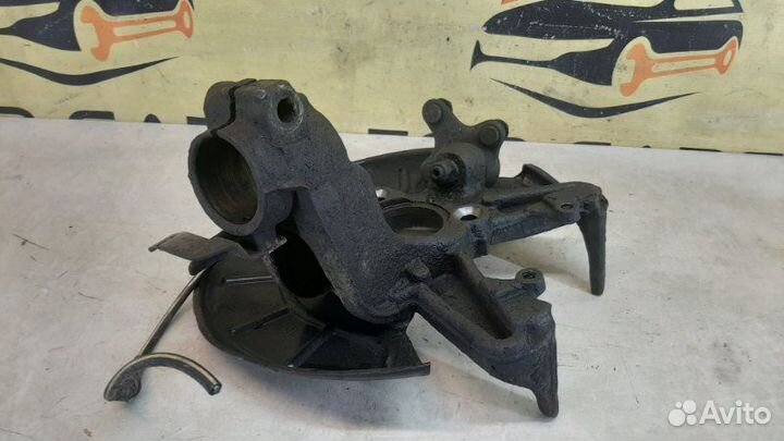 Поворотный кулак передний правый Skoda Octavia А5