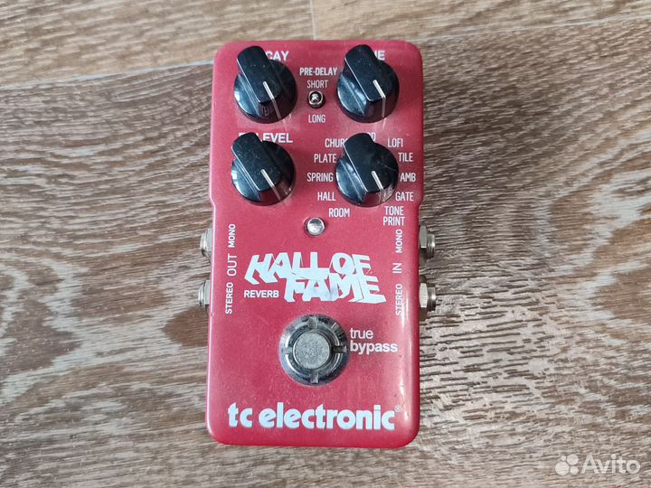 Гитарная педаль tc electronic hall of fame