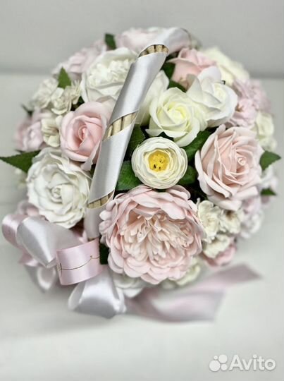 Букет из мыльных цветов в корзине 