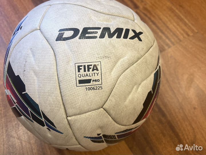 Футбольный мяч Demix