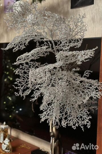 Искусственная ветка новогодняя