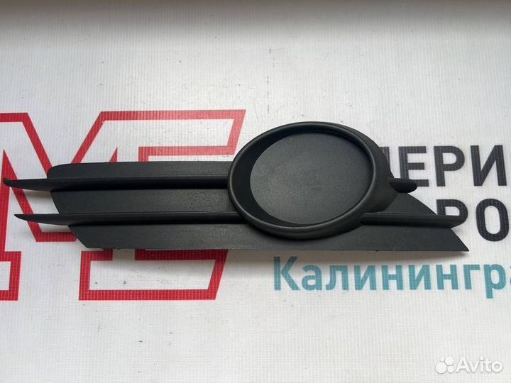 Заглушка бампера передняя правая Opel Corsa D