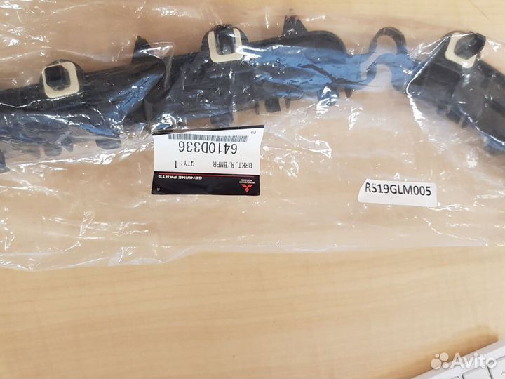 410C153 Mitsubishi левый кронштейн заднего бампера