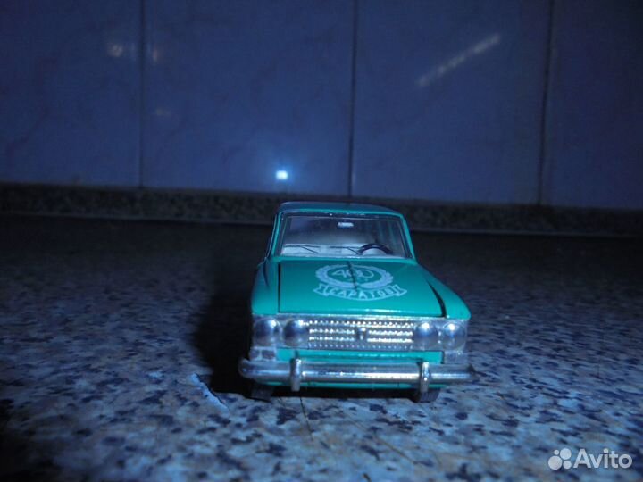 Модель авто Москвич 427 (400 лет Саратов) 1 43 ссс