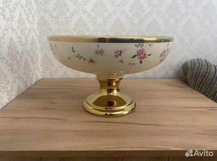 Ваза для фруктов на ножке