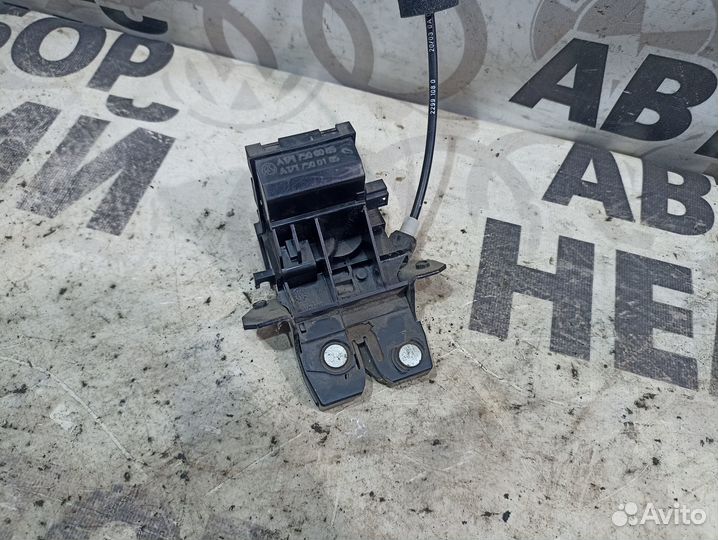 Замок багажника Mercedes W203