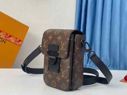 Louis vuitton S-Lock Vertical Сумка бумажник, Москва