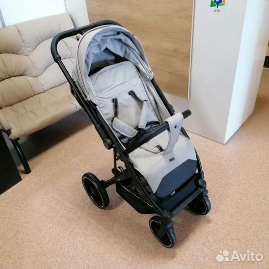 Коляска с перекидной ручкой Indigo