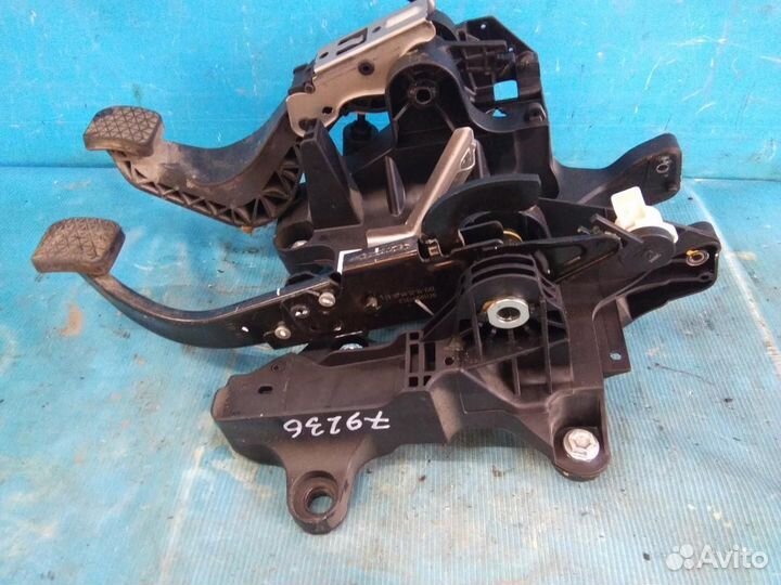 Педаль тормоза Chevrolet Aveo (T300) 2011