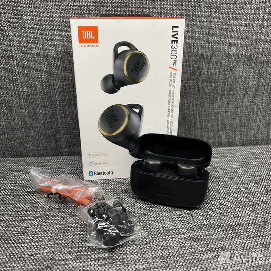 Беспроводные наушники JBL Live 300 TWS черные б/у