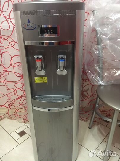 Кулер для воды напольный