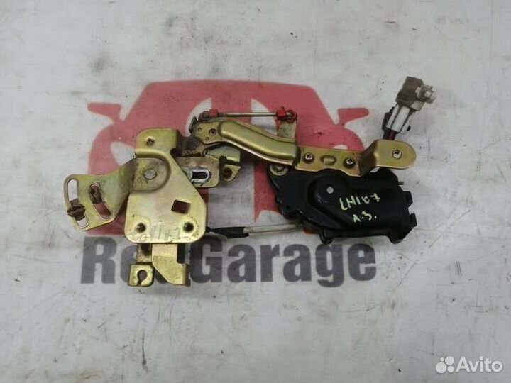 Активатор двери задний левый Toyota Hiace LH107G