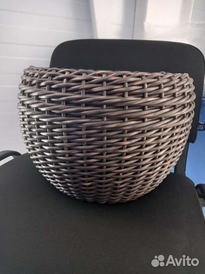 Кашпо из ротанга.Корзина для белья и ящики