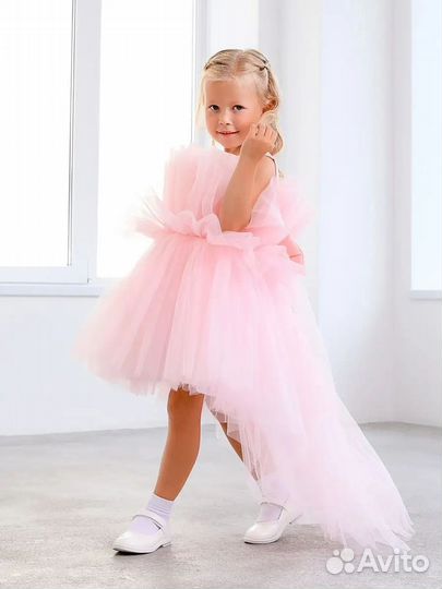 Пышное платье со шлейфом для девочки 140 146