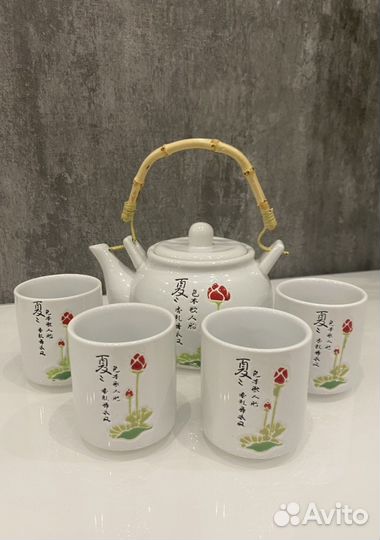 Фарфоровый чайный сервиз
