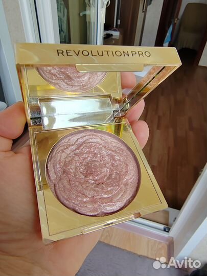 Revolution Pro Lustre Highlighter wihte rose