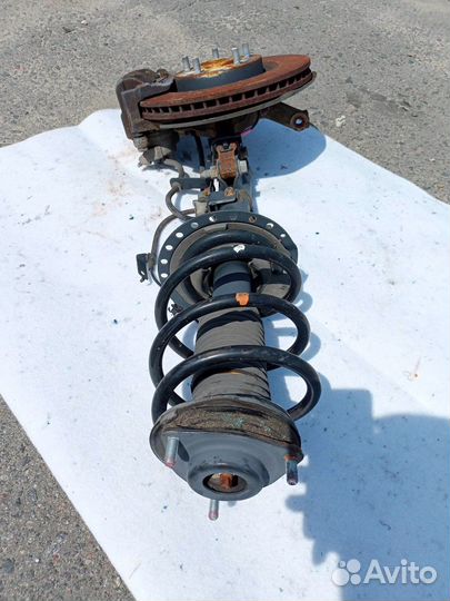 Mitsubishi Outlander 2018 стойка передняя правая