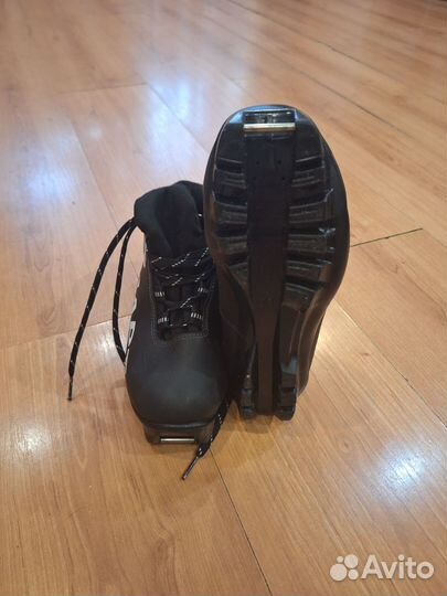 Лыжные ботинки классические 36 размер