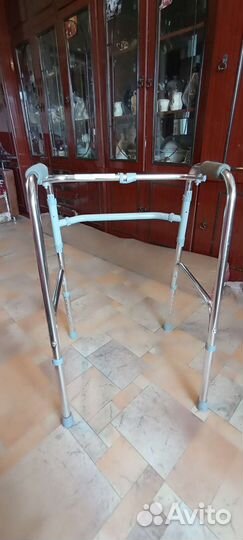 Ходунки для инвалидов