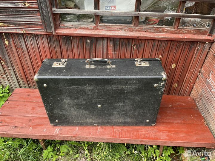 Винтажный чемодан