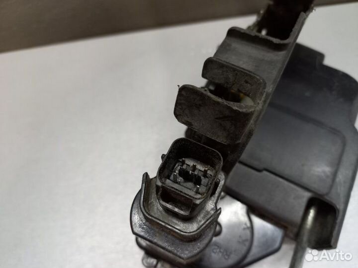 Замок двери задний правый Hyundai Getz 2010