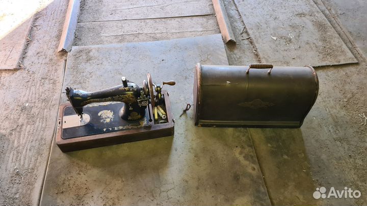 Немецкая швейная машина Zinger