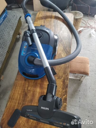 Пылесос Philips 2400 watt