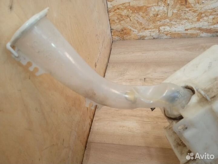 Бачок омывателя Mitsubishi Outlander CU 2.4 2006