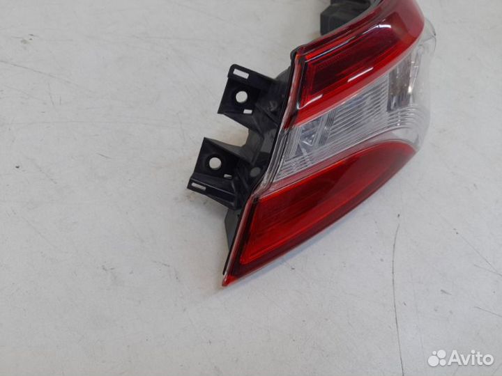 Фонарь правый Toyota Camry XV70 2017-2023